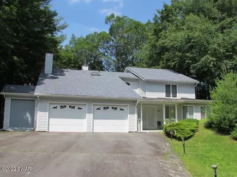 500 Canoebrook Dr, Lords Valley, PA 18428