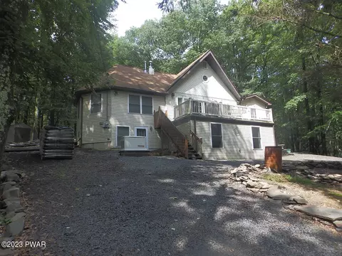 105 Roundhill Ct, Dingmans Ferry, PA 18328