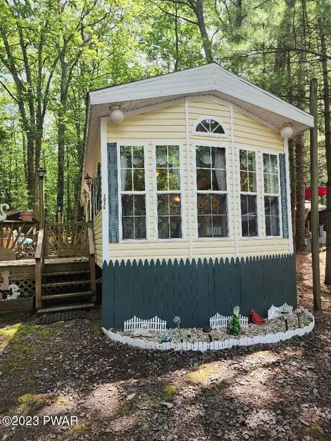 237 E Village Dr, Milford, PA 18337