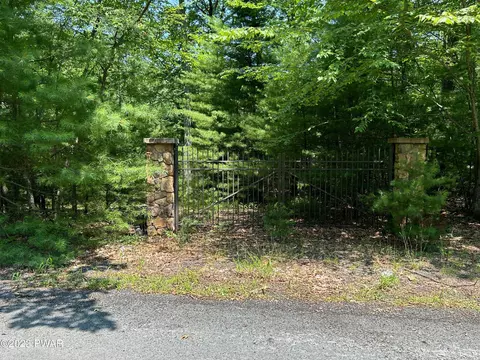 Weber Rd, Milford, PA 18337
