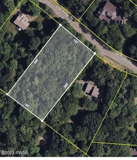 118 Oak Ridge Dr, Milford, PA 18337