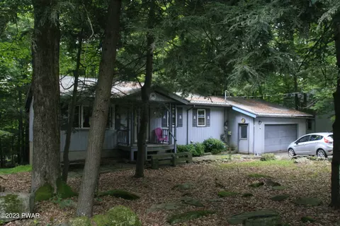 676 E Lakeview Dr, Lake Ariel, PA 18436