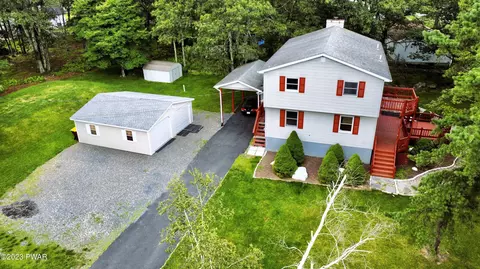 4635 W Pine Ridge Dr, Bushkill, PA 18324