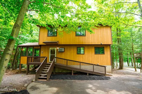 46 N Fairway Dr, Lake Ariel, PA 18436