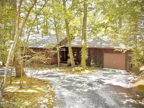 161 E Maheli Dr, Dingmans Ferry, PA 18328