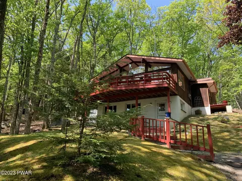 108 Waterview Dr, Lords Valley, PA 18428