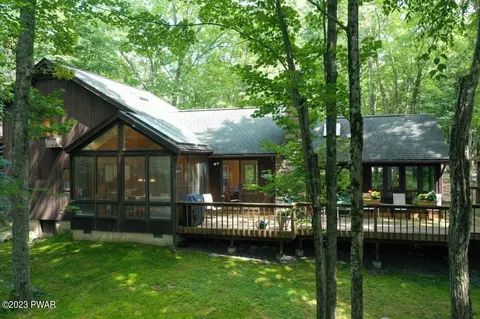804 Green Ct, Lords Valley, PA 18428