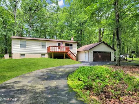 303 Oak Hill Rd, Hawley, PA 18428