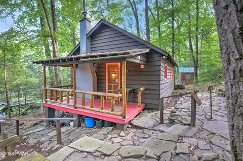 122 Pellet Rd, Paupack, PA 18451