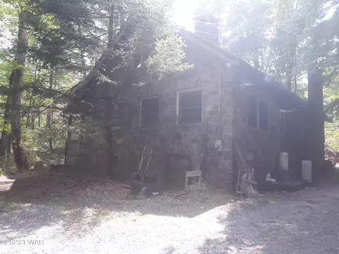 105 Deep Hollow Ln, Dingmans Ferry, PA 18328