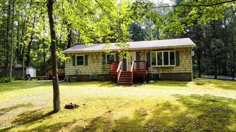 130 Beach Rd, Beach Lake, PA 18405