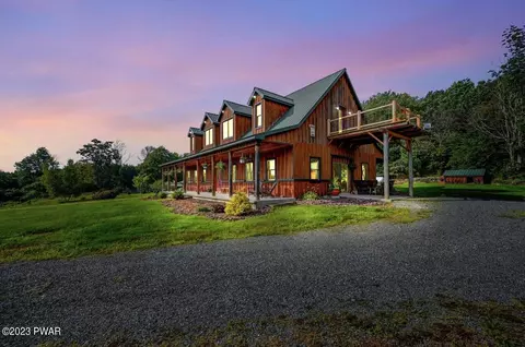 132 Bayly Rd # A, Honesdale, PA 18431