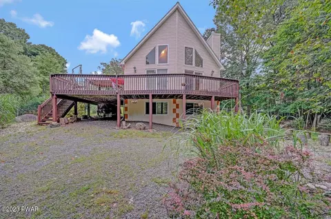 129 N Woods Ln, Dingmans Ferry, PA 18328