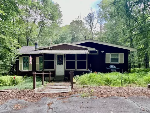 246 Lake Forest Dr, Dingmans Ferry, PA 18328