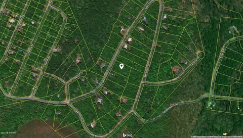 697 Lake Forest Dr, Dingmans Ferry, PA 18328