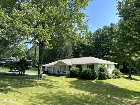 13 Village Ln, Bethany, PA 18431