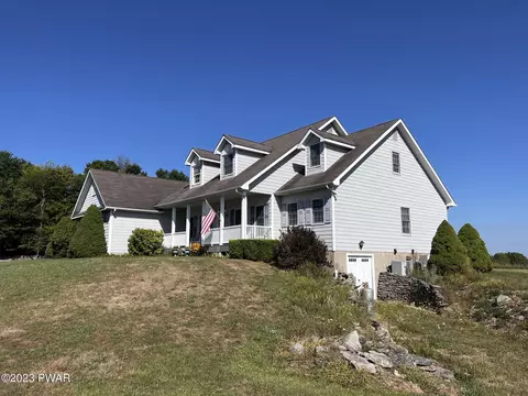 447 Sawmill Rd, Greentown, PA 18426