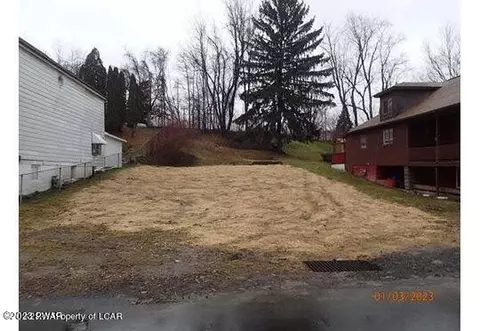 425 1st Street St, Eynon, PA 18403