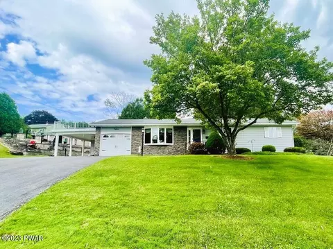 18 Crestmont Dr, Honesdale, PA 18431