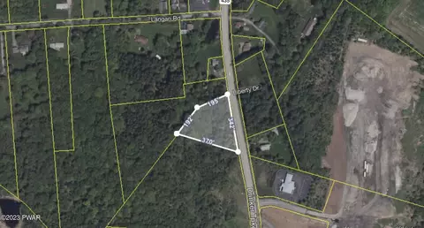 611 State Road, Covington Twp, PA 18444