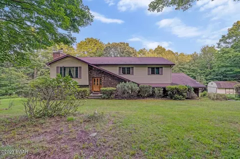 18 Daley Ln, Waymart, PA 18472