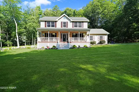 135 Blueberry Dr, Milford, PA 18337