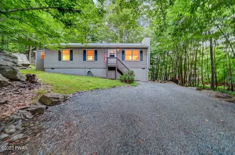 1037 Canary Ln, Lake Ariel, PA 18436
