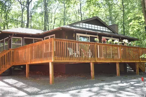 113 Longridge Dr, Lords Valley, PA 18428
