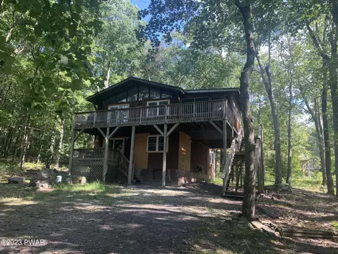 113 Canterbrook Dr, Lords Valley, PA 18428