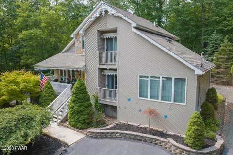 199 Aspen Dr, Milford, PA 18337