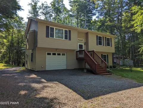 121 Maple St, Dingmans Ferry, PA 18328