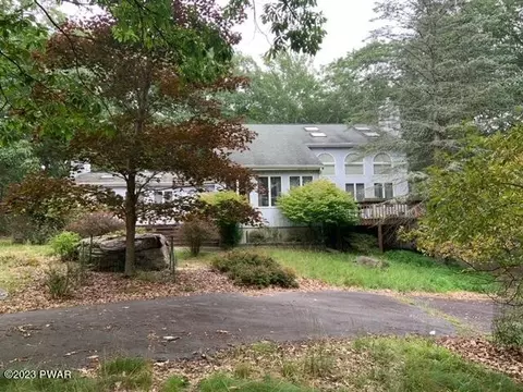 103 Gold Rush Dr, Hawley, PA 18428