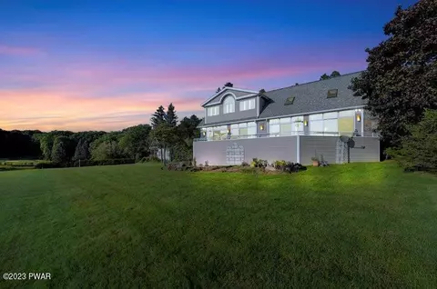 134 Fairway Dr, Lords Valley, PA 18428