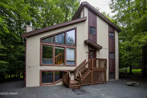 19 Rockway Rd, Lake Ariel, PA 18436