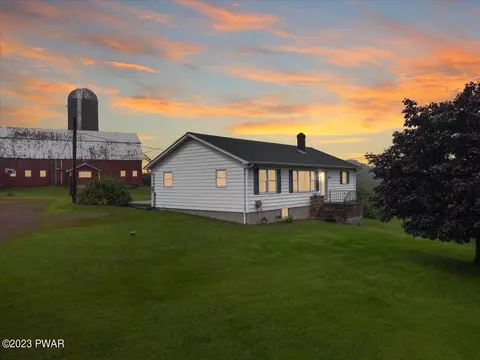 18 Hilltop Rd, Tyler Hill, PA 18469