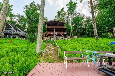 34 Pocono Ct, Lake Ariel, PA 18436
