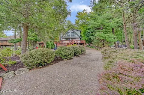 77 Roamingwood Rd, Lake Ariel, PA 18436