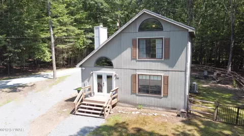 100 Lake Mode Dr, Tafton, PA 18464