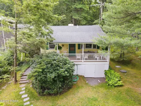 100 Mountain Laurel Ln, Tafton, PA 18464