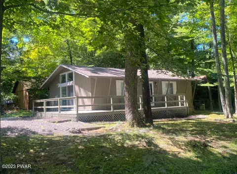 1004 Canoochee Ct, Lake Ariel, PA 18436