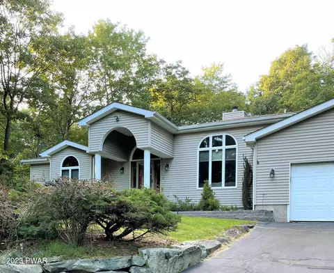 114 Pinto Ln, Lords Valley, PA 18428