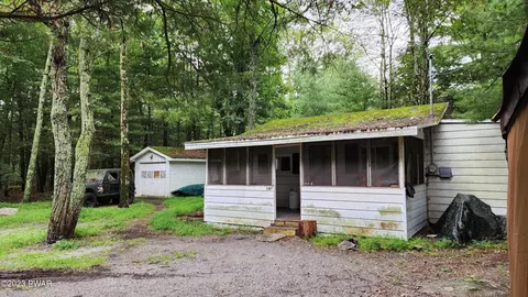 141 Blackfoot Rd, Shohola, PA 18458