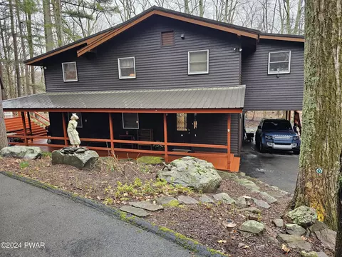 155 Cloud Crest Dr, Greentown, PA 18426