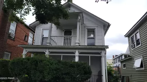 215 Chestnut Ave, Hawley, PA 18428