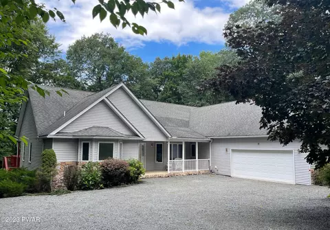 120 Mustang Dr, Lords Valley, PA 18428