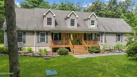 160 Center Rd, Dingmans Ferry, PA 18328