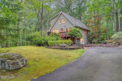 47 Tennis Club Cir, Lakeville, PA 18438