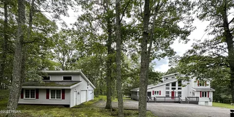 804 Clydesdale Ct, Lords Valley, PA 18428