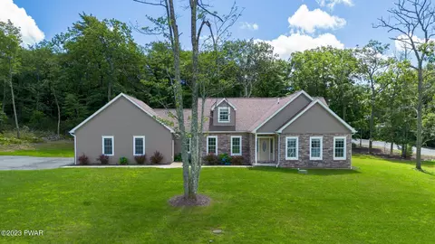 200 Hampshire White Oak, Jefferson Township, PA 18436