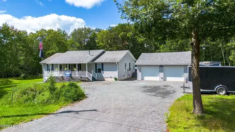 125 Briarwood Trl, Beach Lake, PA 18405